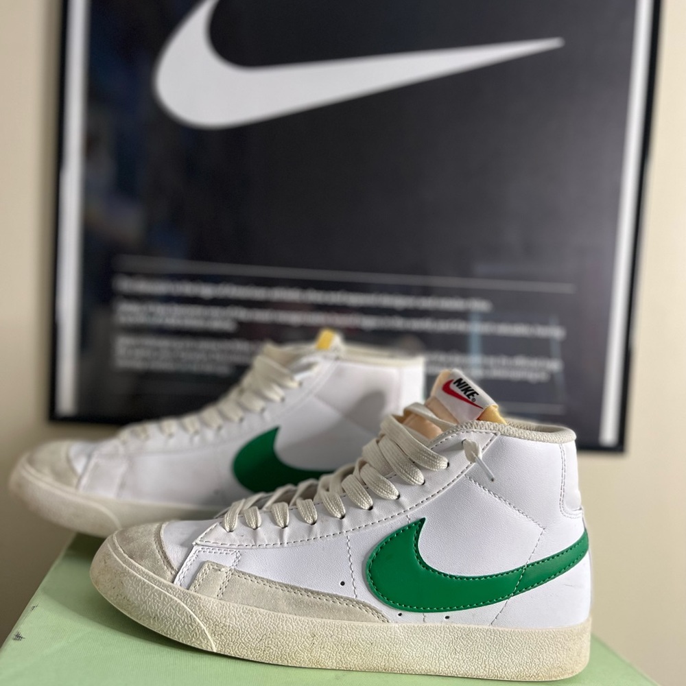 Nike green Blazers Size 7 in men’s & 8.5 in women’s